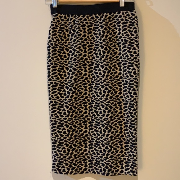 A bit of 🐆 sexy in a Pencil Skirt NWT - Picture 4 of 9